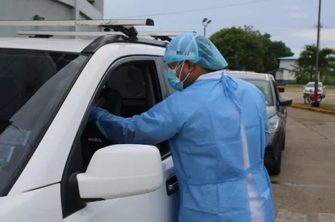 Panamá vuelve a superar la barrera de los 900 casos de covid-19 en un día