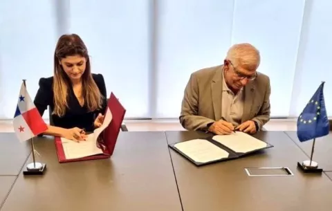 Panamá y la Unión Europea firman memorando con el que buscan reactivar el diálogo político 