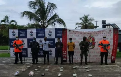 Capturan a tres panameños, presuntos integrantes del Clan del Golfo con 15 kilos cocaína en polvo