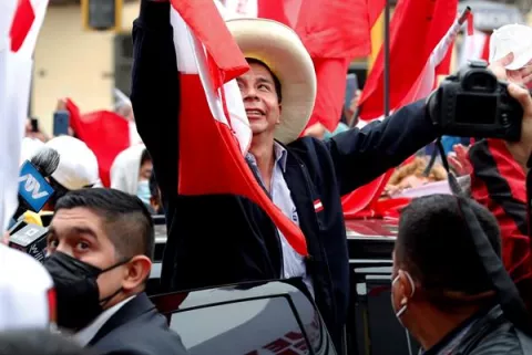 Pedro Castillo adelanta a Keiko Fujimori en recuento de votos por la Presidencia de Perú