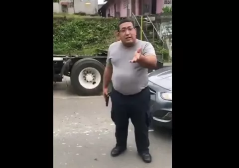 [VIDEO] Policía Nacional investiga a agente que sacó un arma de fuego en una colisión