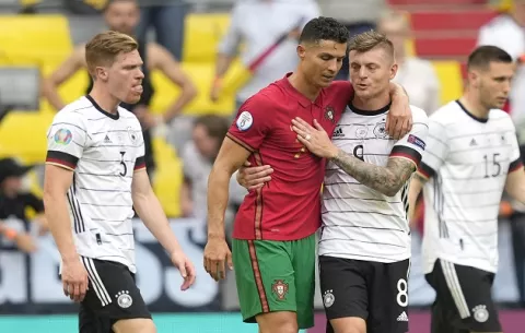 Cristiano Ronaldo marca un gol de récord, pero Portugal no resiste el embate alemán