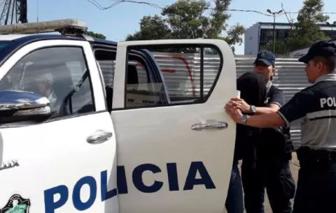 Una querella penal por violencia de género y otros delitos presentarán contra la Policía Nacional