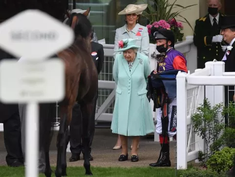 Isabel II acude a las carreras de Ascot por primera vez desde 2019 