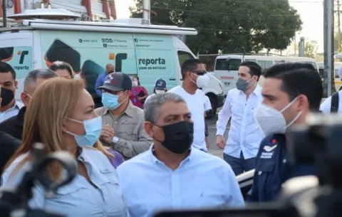 Diversos sectores exigen la renuncia o destitución de los ministros Luis Francisco Sucre y Eyra Ruiz