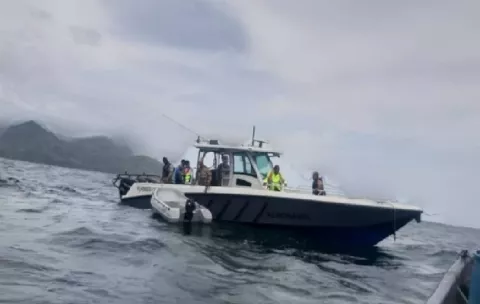 Senan rescata cuatro náufragos y busca a dos personas desaparecidas en Punta Mala