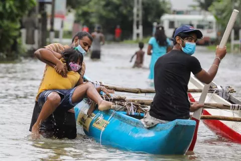 Al menos 6 muertos y 180,000 afectados por las inundaciones en Sri Lanka