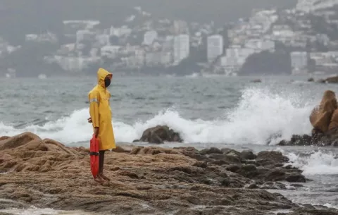 Se forma la tormenta tropical Enrique cerca de costas del Pacífico mexicano