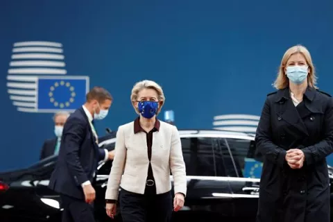 Empieza una cumbre de la Unión Europea centrada en Rusia y con polémica por la ley húngara 