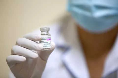 Una tercera dosis de AstraZeneca genera un refuerzo inmunológico 'fuerte'