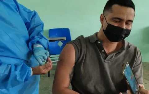 ¿Por qué  ha disminuido el interés en recibir la vacuna de AstraZeneca en Panamá?