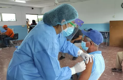Se inicia segunda aplicación de la vacuna de Pfizer en los distritos de David y Barú 