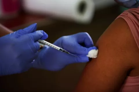 Laboratorios Vidatec y Cordón de Vida se desvinculan de vacunación clandestina en Coco del Mar