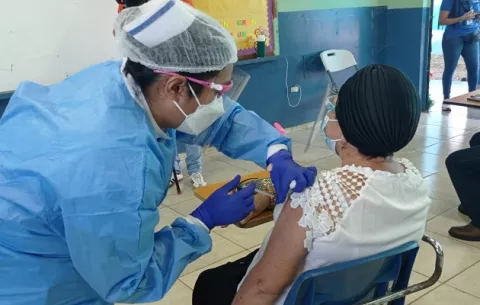 Vacunación y trazabilidad inciden en el descenso de cuadros graves de covid-19 en Panamá