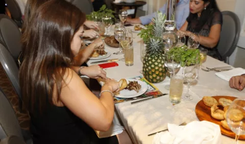 Ventas en  restaurantes disminuyen un 50% por nuevo  toque de queda