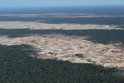 El Gobierno de Perú ve 'altamente inviable' un proyecto de carretera en la Amazonía