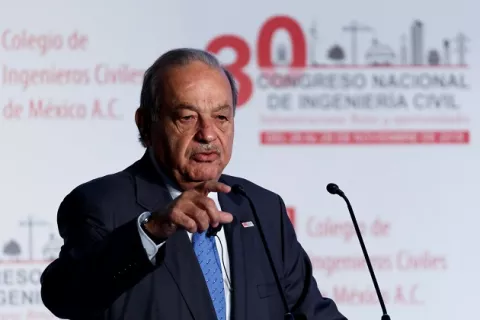 América Móvil gana más de $2,300 millones