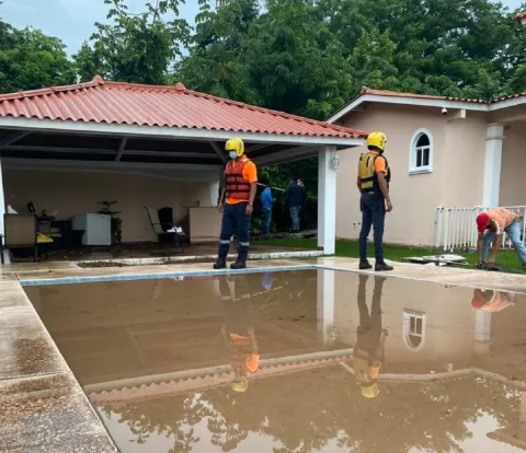 Crecidas de ríos y quebradas afectan a unas 30 familias en varios corregimientos de Capira