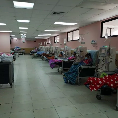 Suspenden atención en centro de hemodiálisis de Colón 