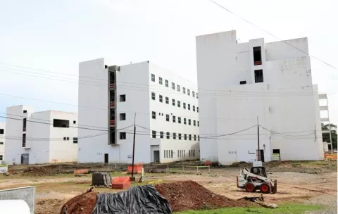 Diputado López anuncia que emprenderá lucha para reactivar la construcción del hospital de Colón 