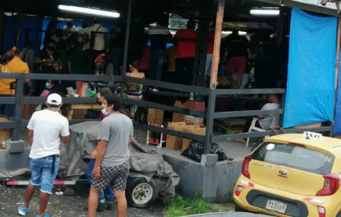 Autoridades de salud acaban con una actividad bailable y cierran una gallera en Colón