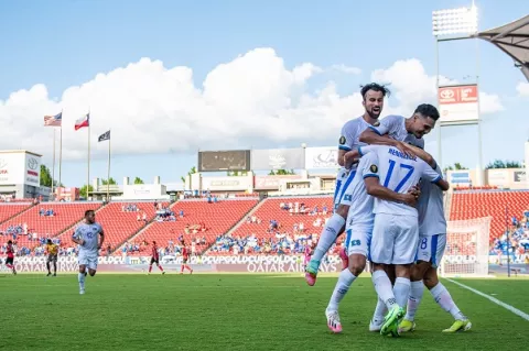 El Salvador supera a Trinidad y Tobago para clasificarse a la siguiente ronda de la Copa Oro