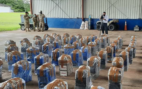 Capturan a dos colombianos en Bocas del Toro, con 1,830 paquetes de presunta cocaína  
