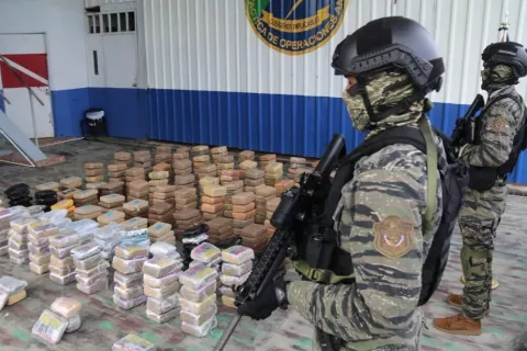 Policía Nacional incauta 470 kilos de presunta droga en costas de San Carlos