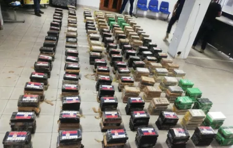 Incautan más de 600 paquetes con presunta droga en puerto de Colón