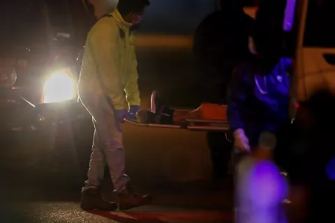 Al menos 18 presos muertos y policías heridos en dos cárceles de Ecuador