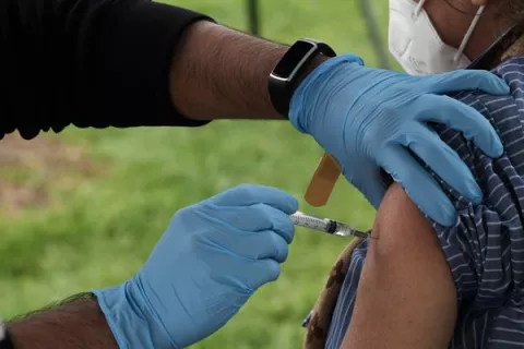Estados Unidos se plantea que las vacunas contra la covid-19 sean obligatorias