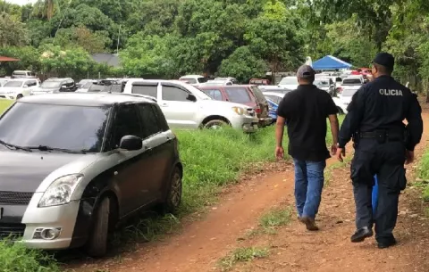 Galleros incumplen normas de bioseguridad en Herrera; ubican a contacto de paciente covid-19