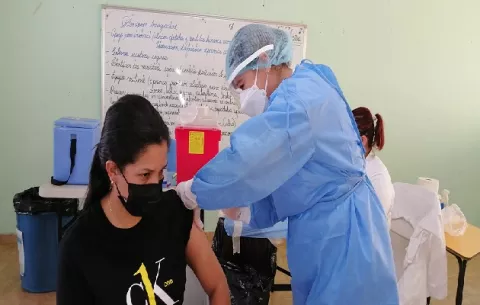 Colocan más de 16 mil dosis de Pfizer durante la vacunación por barrido en seis distritos de Herrera
