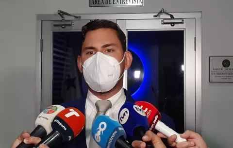 Juan Diego Vásquez arremete contra Laurentino Cortizo por su incoherente política  ambiental