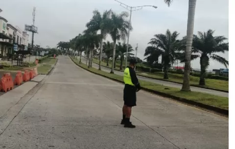 Dos locales cerrados y varios detenidos por violar la cuarentena y la Ley Seca en La Chorrera
