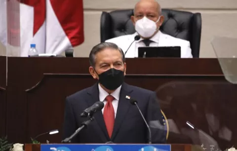  Laurentino Cortizo espera que las vacunas permitan celebrar el año nuevo sin mascarillas 