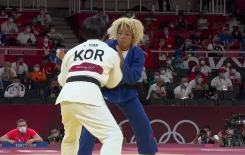 Miryam Roper cae por Ippon ante Jisu Kim en los Juegos Olímpicos de Tokio