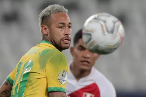 Brasil vence con lo justo a Perú y avanza a la final