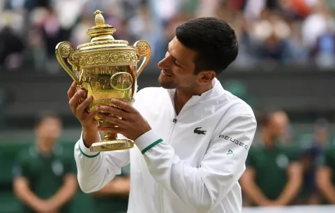Novak Djokovic comparte el trono con Federer y Nadal, tras conquistar Wimbledon