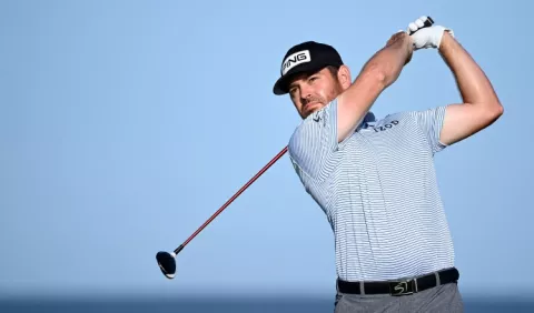 Louis Oosthuizen resiste y lidera por un golpe el Abierto Británico