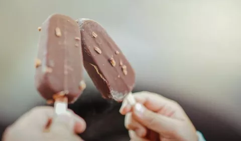 ¿Cómo hacer paletas 'magnum'?