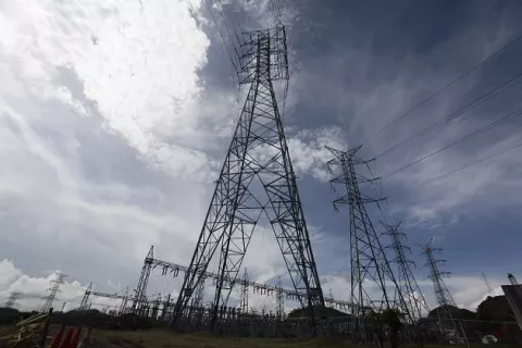 Panamá y Colombia firman acuerdo para regular interconexión eléctrica