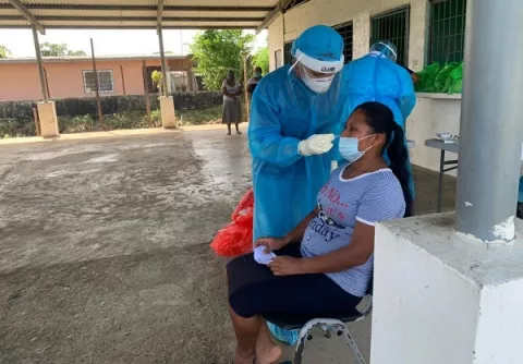 Panamá cumple cuarto día consecutivo con más de mil casos de covid-19