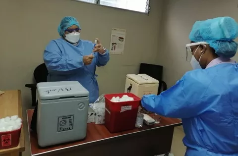 Panamá supera por quinto día seguido los 1,000 nuevos casos de covid-19