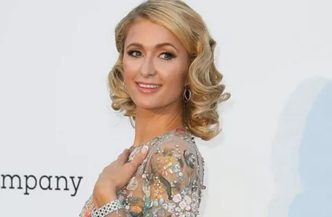 Paris Hilton niega en su 'podcast' los rumores de que está embarazada