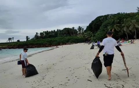 Retiran desechos plásticos, madera y mascarillas de las costas de Isla Iguana, Pedasí