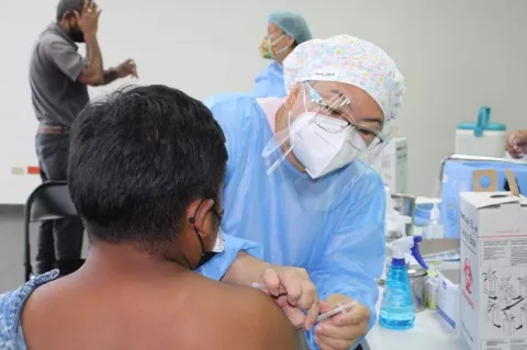 Covid-19: Vacunación a pacientes mayores de 12 años comienza este miércoles