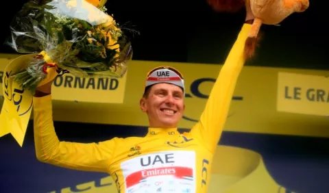 Tadej Pogacar ataca y se viste de amarillo en el Tour de Francia