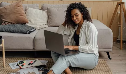 Programa de capacitación global para empoderar a las mujeres con habilidades digitales