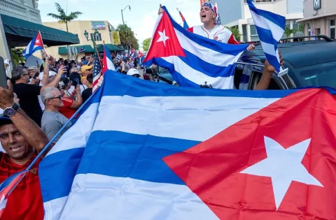 Cientos de manifestantes toman la calle en La Habana, Cuba, al grito de 'libertad'